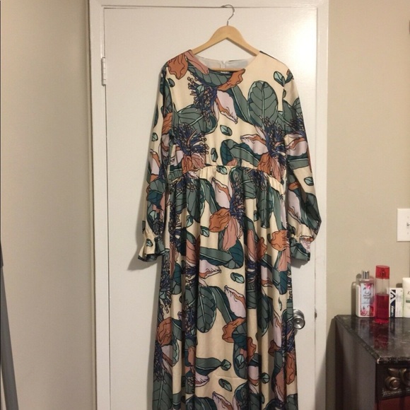 Gorgeous Silky Floral Dress (includes belt) NEW!!! - Picture 2 of 5